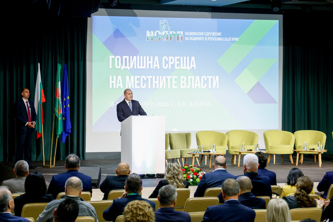 Президентът: Българските общини трябва да компенсират с много повече работа липсата на дейно редовно правителство и деградиращото функциониране на парламента