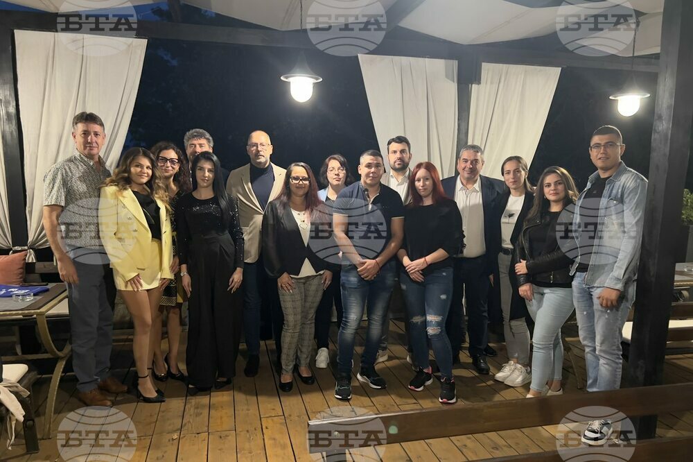 Новите попълнения на Младежи ГЕРБ в Горна Оряховица получиха членски карти и ремонтираха старите пейки по пътя към хижа "Божур"
