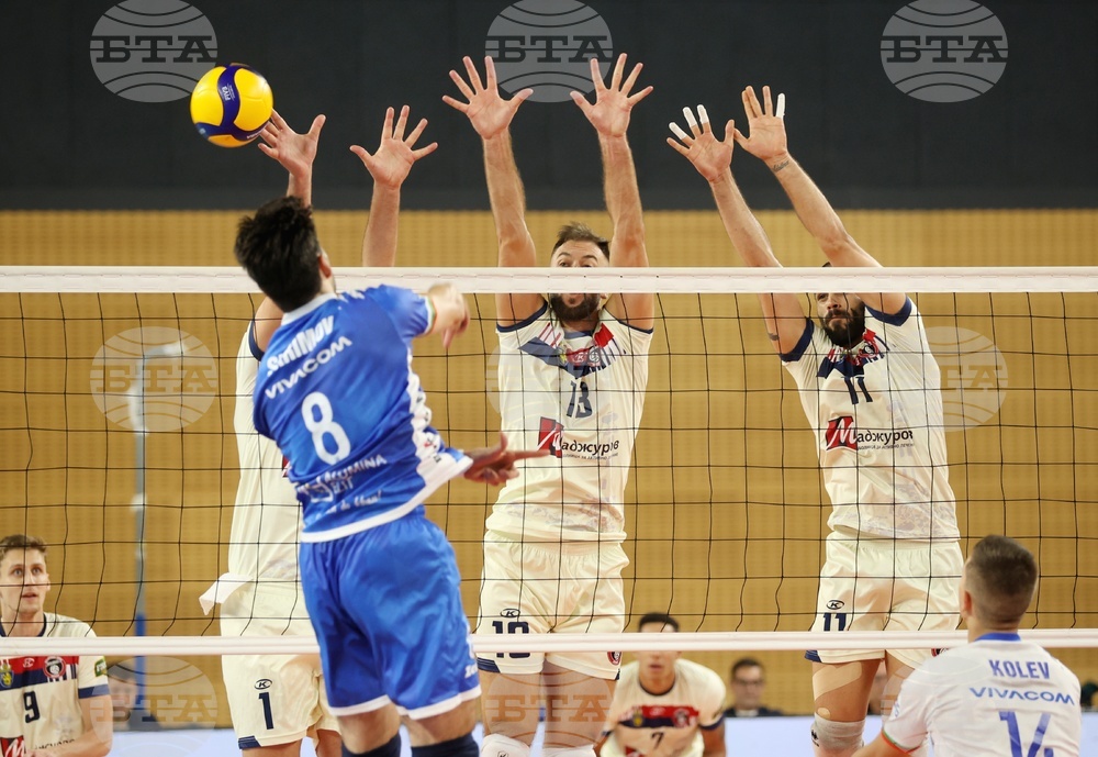 Левски отстъпи пред полския Ястжембски на старта на Шампионската лига