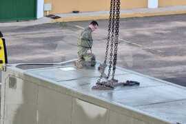 Научноизследователски кораб „Св. св. Кирил и Методий“ - Антарктида - ден 12 - Испания - Картахена - пристанище - товаро-разтоварителни дейности