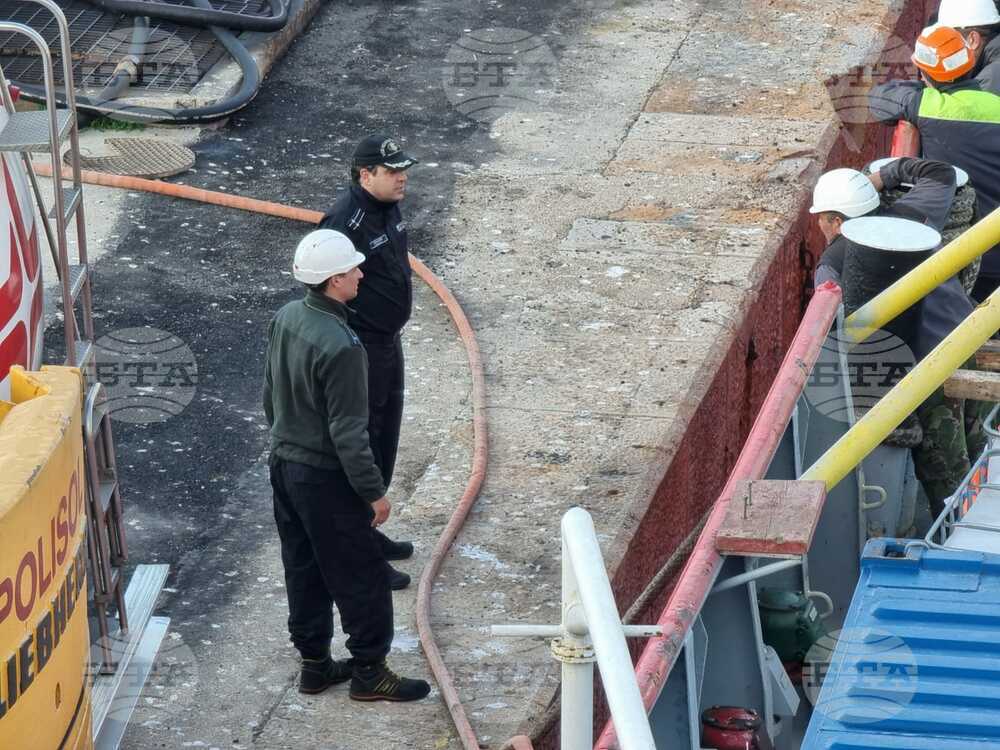 Научноизследователски кораб „Св. св. Кирил и Методий“ - Антарктида - ден 12 - Испания - Картахена - пристанище - товаро-разтоварителни дейности