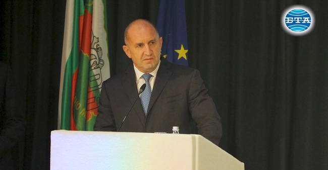 В години на кризи и политическа нестабилност местната власт се превърна в олицетворение на българската държавност, каза президентът Радев