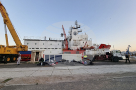 Научноизследователски кораб „Св. св. Кирил и Методий“ - Антарктида - ден 12 - Испания - Картахена - пристанище - товаро-разтоварителни дейности