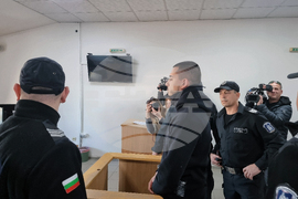 Пловдив - мярка - полицай - трафик на мигранти 