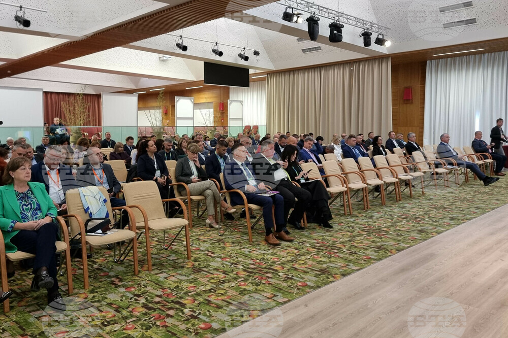 Албена - местни власти - годишна среща - „Иновации и умни градове“