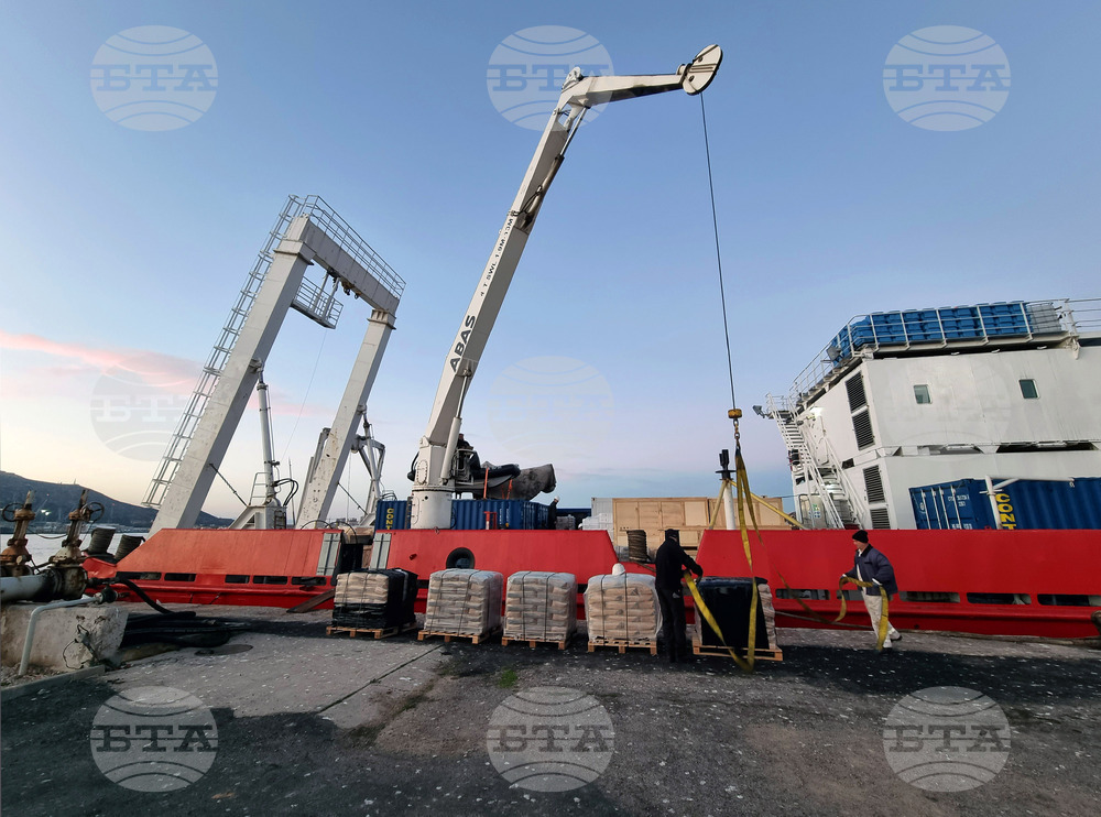 Naval Research Ship Sv Sv Kiril i Metodii - Antarctica - Day 12 - Evening - Spain - Cartagena - Port - Loading/Unloading Activities