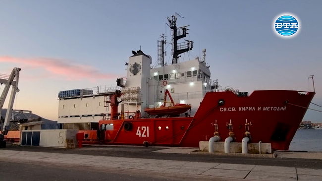 Товарна дейност забавя отплаването на „Св. св. Кирил и Методий“ от Картахена