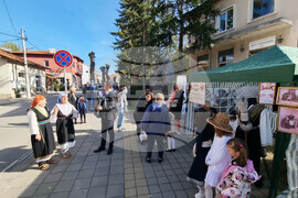 Брезник - възстановка на дюкяни от миналото