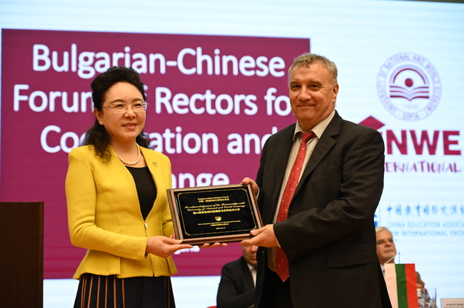 55 китайски и 20 български университета взеха участие в Китайско-българския форум на ректорите, проведен в УНСС