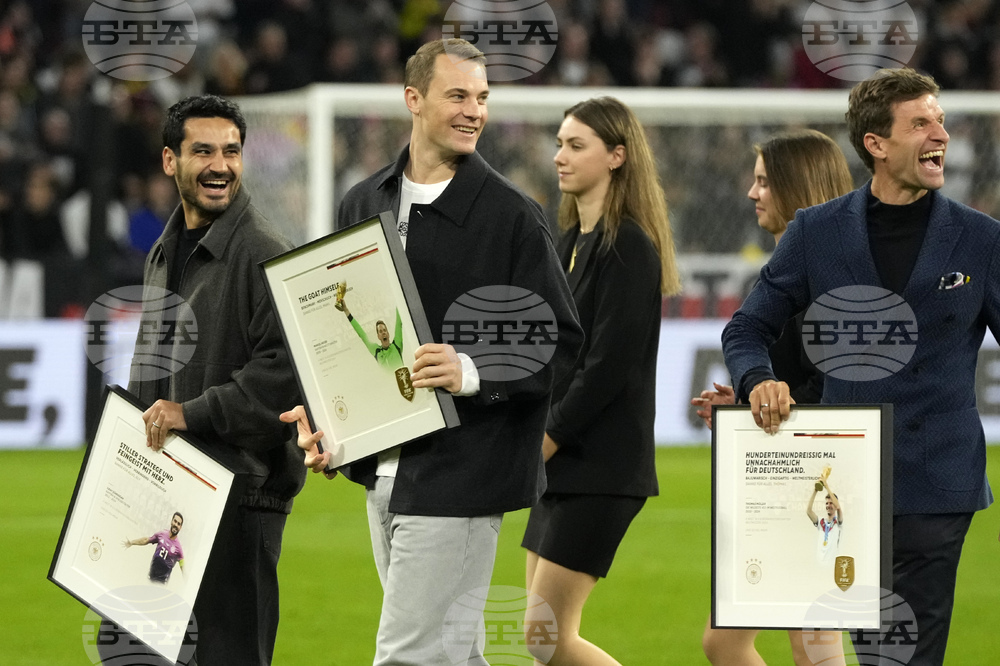 Вратарят на Байерн Мюнхен Мануел Нойер призна, че бившият му съотборник Томас Мюлер му липсва