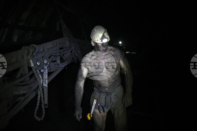 Един миньор е загинал, а двама са в неизвестност след инцидент във въглищна мина в Словения