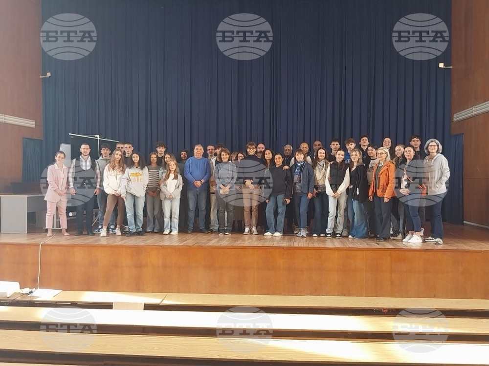 Чуждестранни ученици и преподаватели бяха на посещение във Висшето училище по телекомуникации и пощи в София