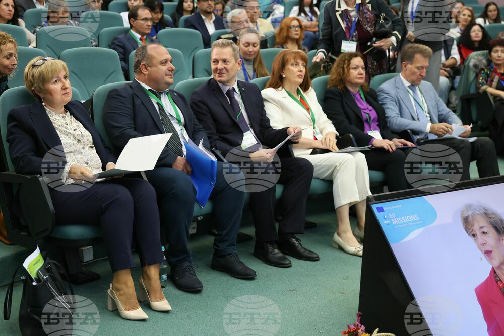На конференция в Бургаския свободен университет обсъждат как да бъдат насърчени научните изследвания и иновациите, свързани с Дунав и Черно море