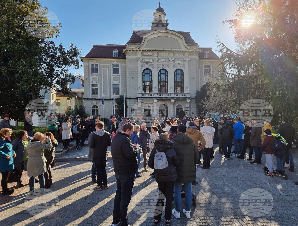 Пловдивчани протестираха срещу решение на общинари, водещо до придобиване от бизнесмена Георги Гергов на още дялове от Панаира