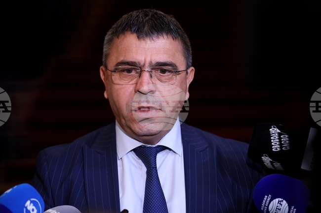 Предприети са мерки за спокойни и сигурни коледни и новогодишни празници, увери министър Атанас Илков 