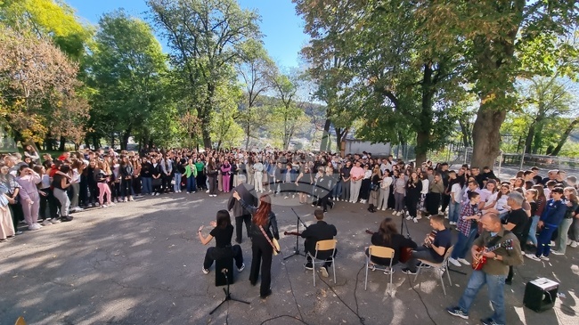 Ловеч - Профилирана езикова гимназия „Екзарх Йосиф Първи“ - "Клетва"