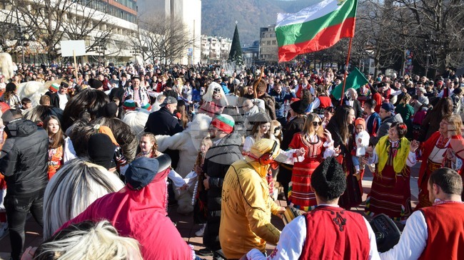 Кукери ще дефилират по централните улици на Благоевград във Фестивала на сурвакарските игри