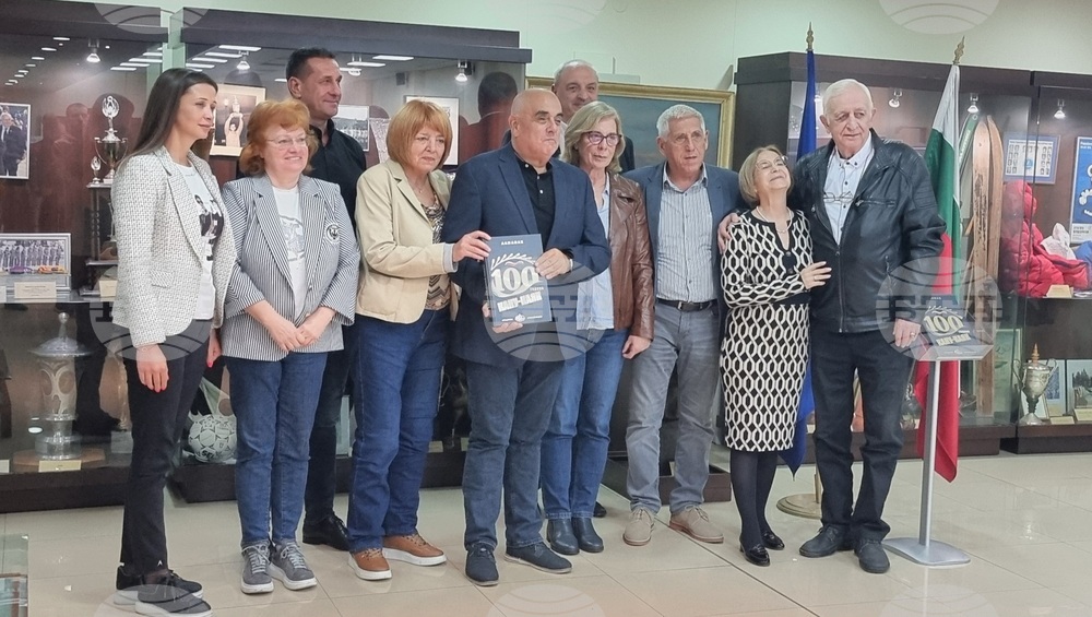 Алманахът "100 години кану-каяк", посветен на юбилея на спорта в България, бе представен в София