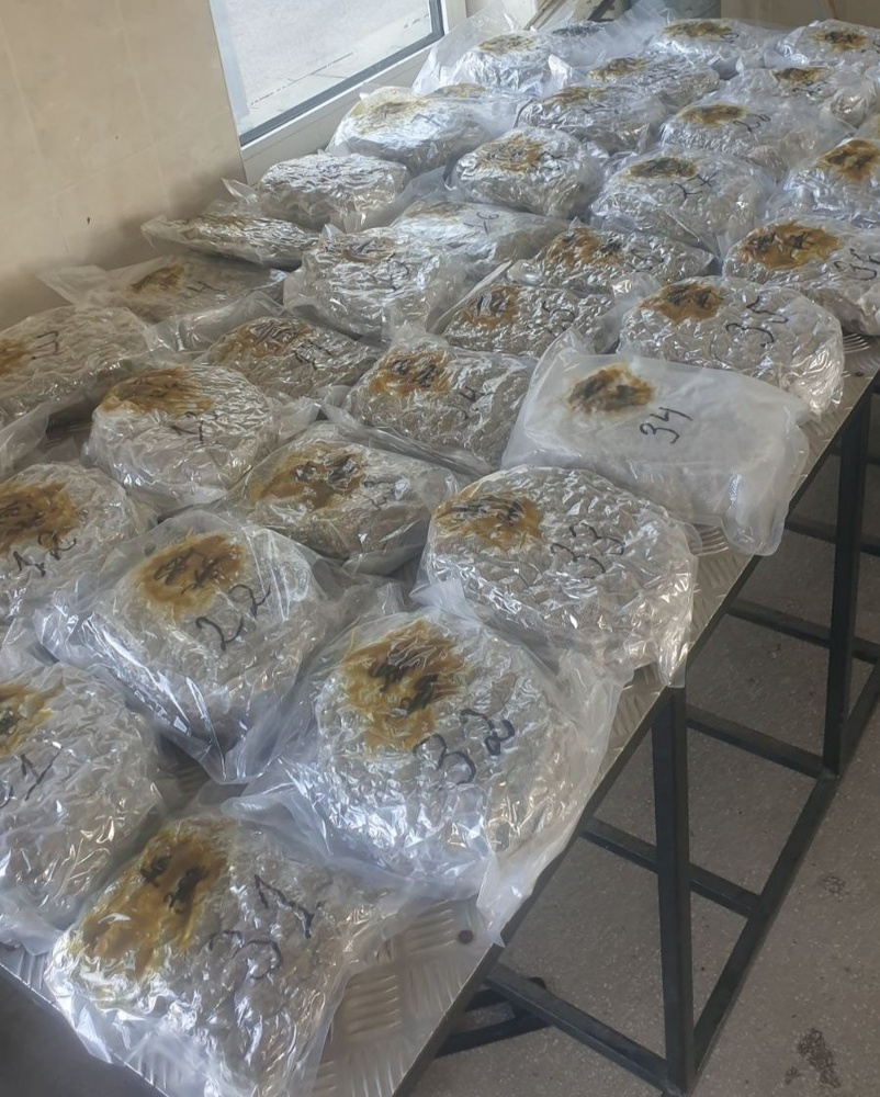 Окръжна прокуратура – Ямбол задържа за срок до 72 часа А.М., обвинен в опит за контрабандно пренасяне на над 18 килограма марихуана