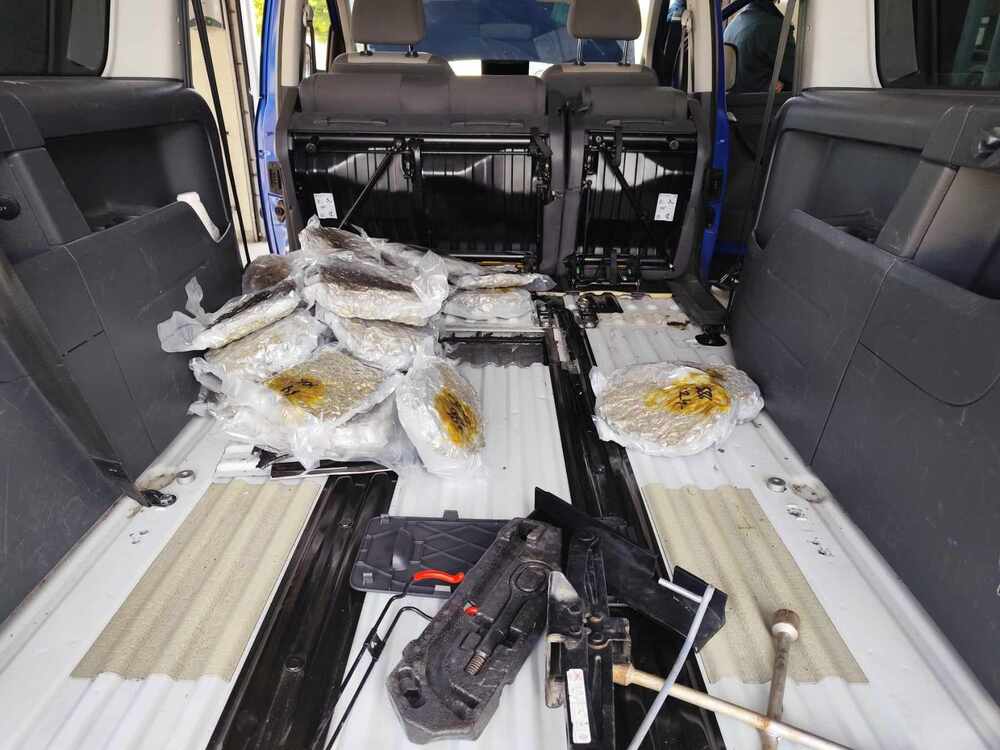 Гранични полицаи и митничари откриха голямо количество марихуана на ГКПП Лесово