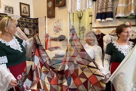 Украйна - Село Зализничне - Етнографски музей