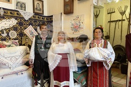 Украйна - Село Зализничне - Етнографски музей