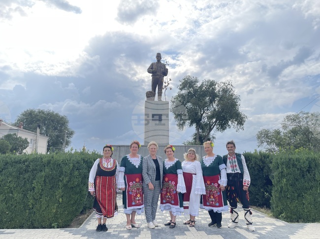 Българската общност в село Зализничне, Украйна, отбеляза началото на лозарската година
