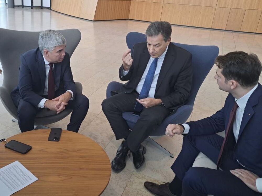 Министър Малинов: Инвестициите в мрежи и взаимна свързаност са ключът за решаване на проблема с високите енергийни цени в региона