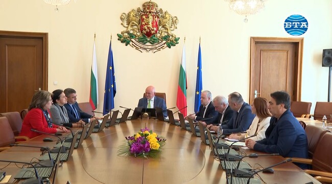 Общо 53-ма експерти ще проверяват машините за гласуване на предстоящите избори