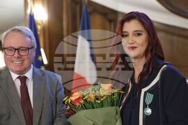 Посолство на Франция - Диана Добрева - орден „Рицар на изкуствата и литературата“