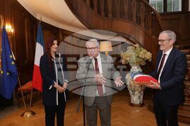 Посолство на Франция - Диана Добрева - орден „Рицар на изкуствата и литературата“