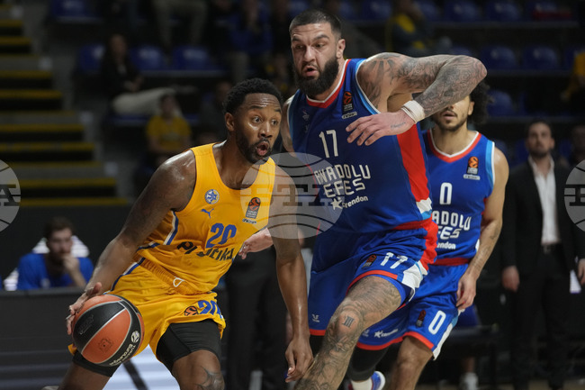 Три отбора потвърдиха местата си в плейофите на баскетболната Евролига