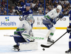 Canucks Lightning Hockey