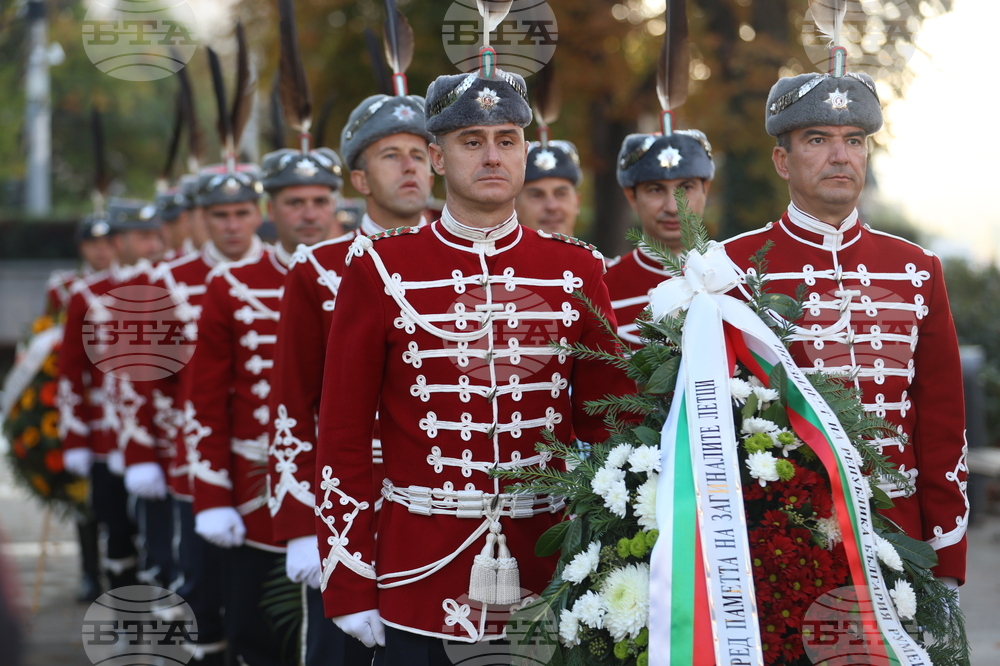 Паметник на летеца - празник на ВВС - поднасяне на венци