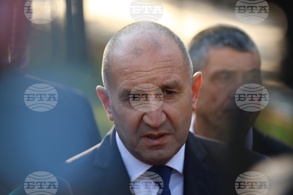 Паметник на летеца - празник на ВВС - поднасяне на венци - Румен Радев