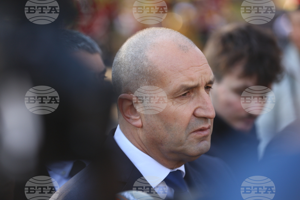 Паметник на летеца - празник на ВВС - поднасяне на венци - Румен Радев