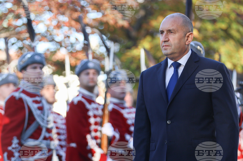 Паметник на летеца - празник на ВВС - поднасяне на венци - Румен Радев