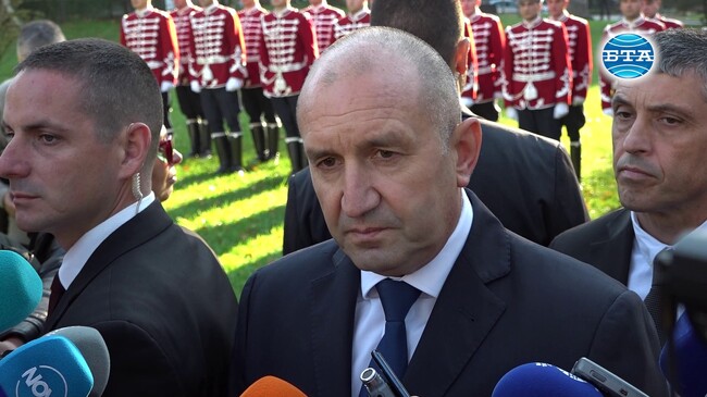 Няма как да коментирам хипотези, преди да са налични всички факти относно катастрофата на двамата летци, каза президентът Румен Радев