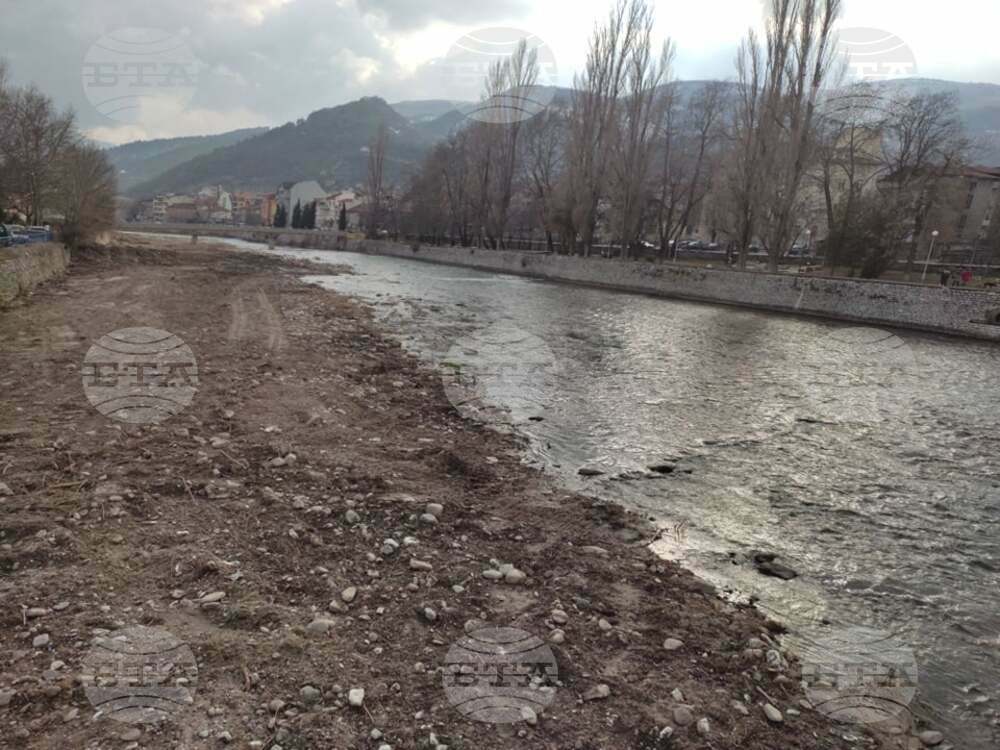 Започна почистване на коритото на река Чая в Асеновград