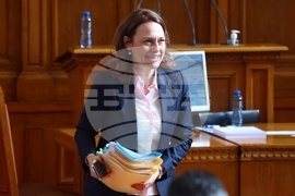 Парламент - заседание - Има Митева