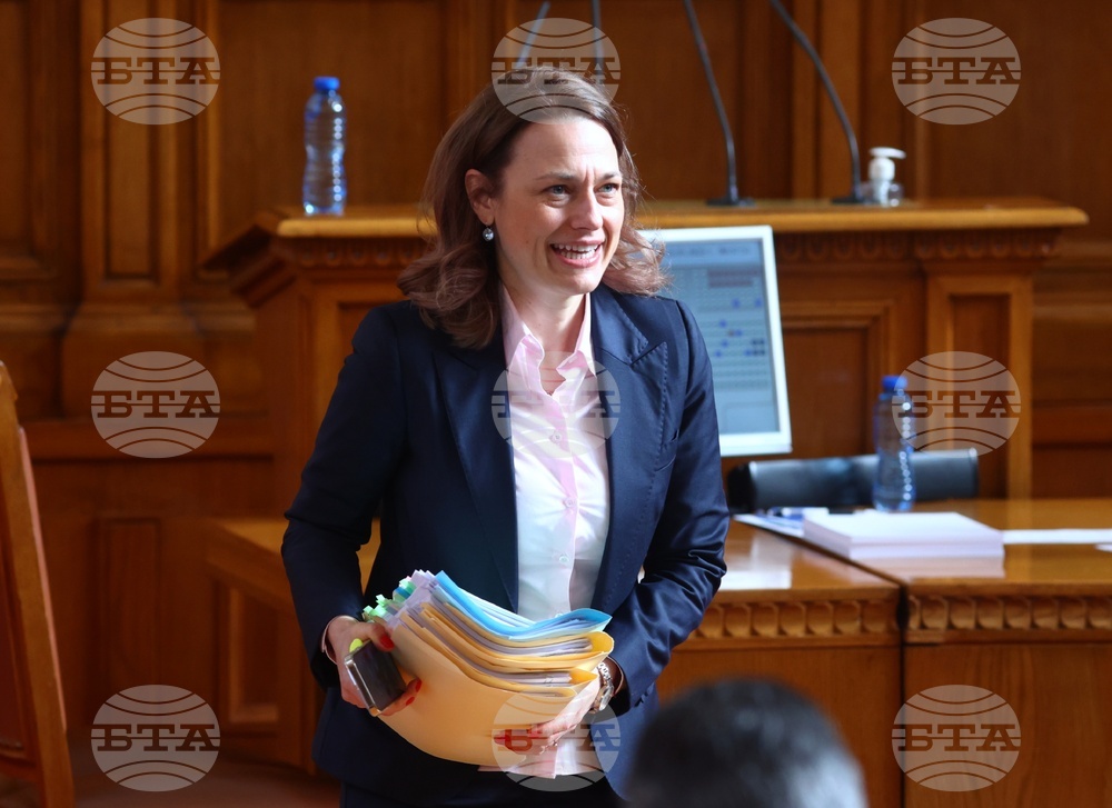 Парламент - заседание - Има Митева