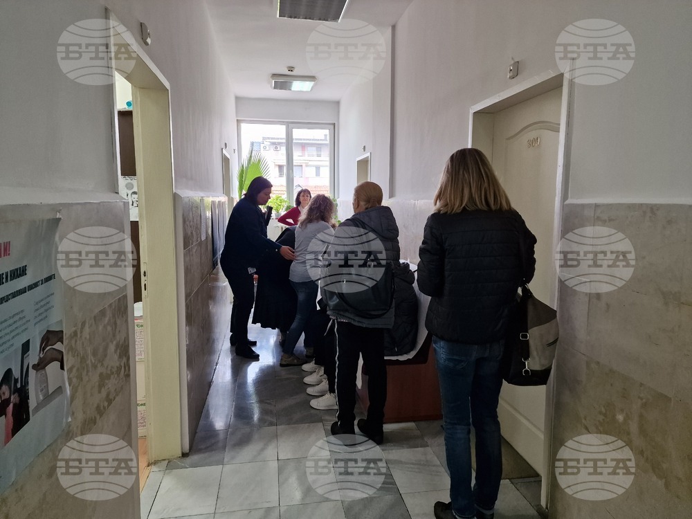 Специалисти от асоциация „Жени без остеопороза” и Регионалната здравна инспекция в Разград разясняват как да запазим костите си здрави