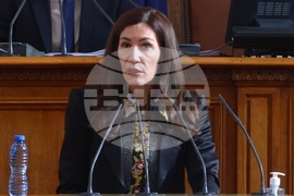 Парламент - заседание - Николина Ангелкова