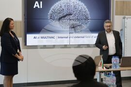 Японска делегация - компания "Мултивак"