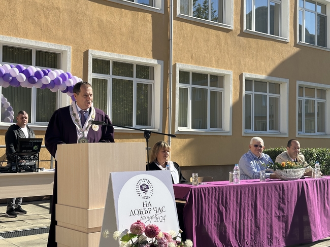 Във врачанския филиал на Медицински университет – София се дипломираха близо 50 медицински специалисти