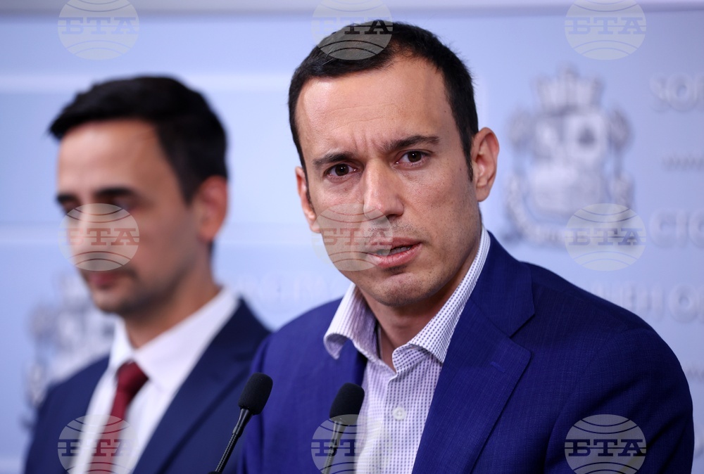 Нищо не се случва след решението да се прехвърли на Столична община собствеността върху стадион „Георги Аспарухов“ и комплекс „Герена“, написа Васил Терзиев