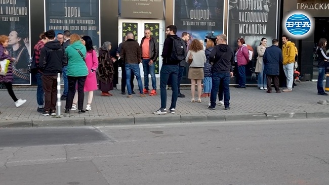 Граждани се събраха на протест срещу изграждането на бежански център в столичния район „Оборище“