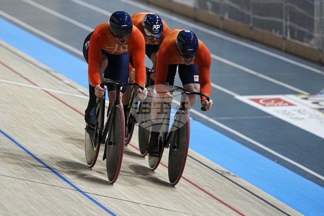Състезателите от Нидерландия доминираха в първия ден на Световното първенство по колоездене на писта