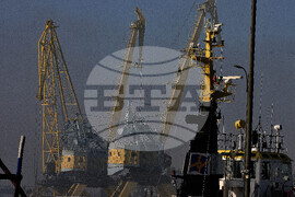 Бургас - пристанище - мъгла