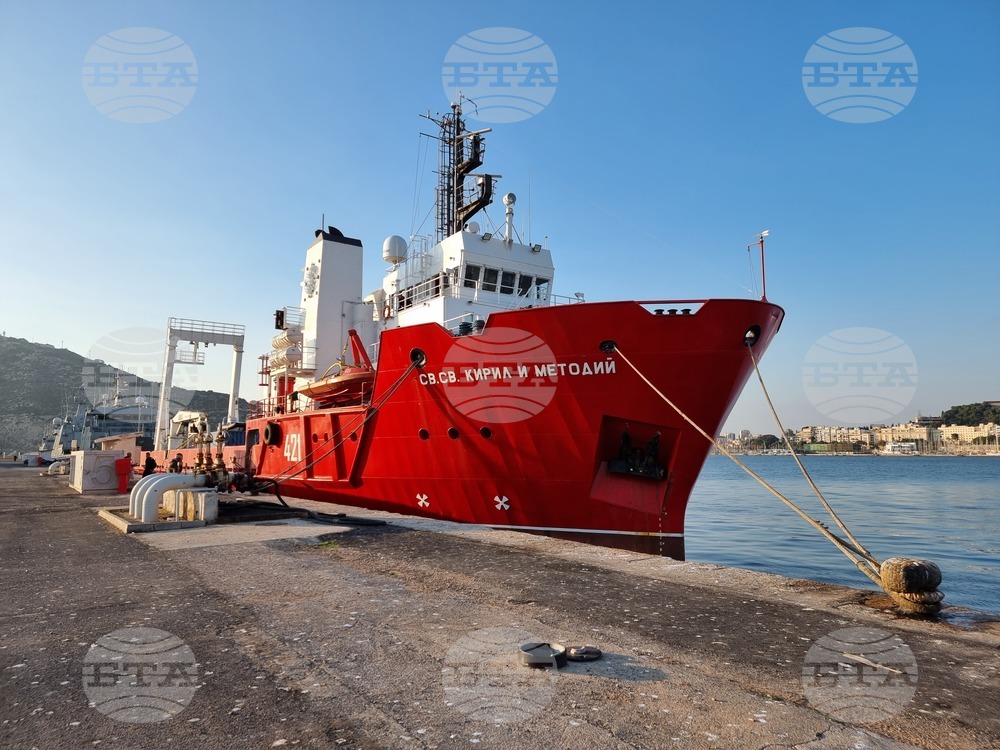 NAVAL RSV421 - Antarctica - Day 14 - Strait of Gibraltar - Crossing - Bad Weather - Waiting